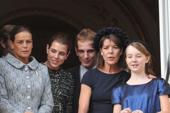 Stéphanie de Monaco, aux côté de sa soeur Caroline et ses enfants Andrea, Charlotte, Pierre et Alexandra. Novembre 2011