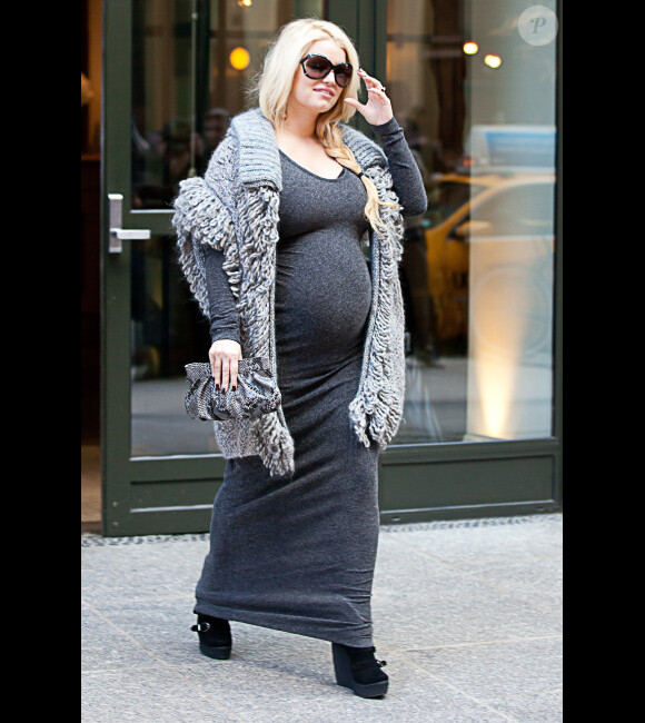 Jessica Simpson enceinte à New York le 30 novembre 2011