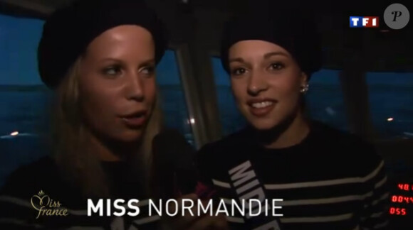 Miss Normandie et Miss Midi-Pyrénées dans le simulateur à l'école de la marine nationale à Brest en décembre 2011