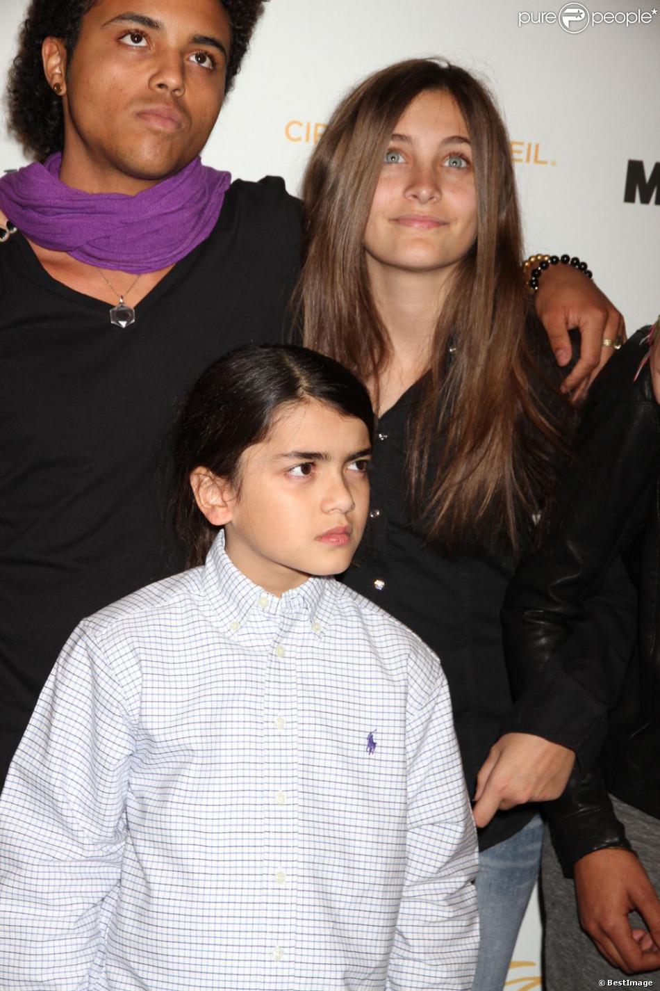 Paris et Blanket lors de la première du spectacle The Immortal Wolrd