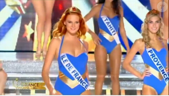 Les 33 Miss régionales (Miss-Ile-de-France) lors du défilé en maillot de bain Wonder Woman, samedi 3 décembre 2011, à Brest. Election de Miss France 2012