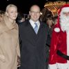 Albert de Monaco et Charlene lors de l'ouverture du Marché de Noël de Monaco, le 5 décembre 2011.