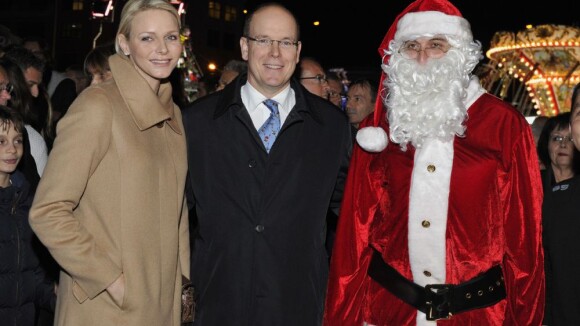 Albert de Monaco et son épouse Charlene enchantés aux côtés du Père Noël