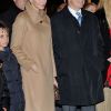 Albert de Monaco et son épouse visitent le Marché de Noël, à Monaco, le 5 décembre 2011.