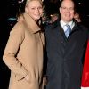 Albert de Monaco et son épouse visitent le Marché de Noël, à Monaco, le 5 décembre 2011.