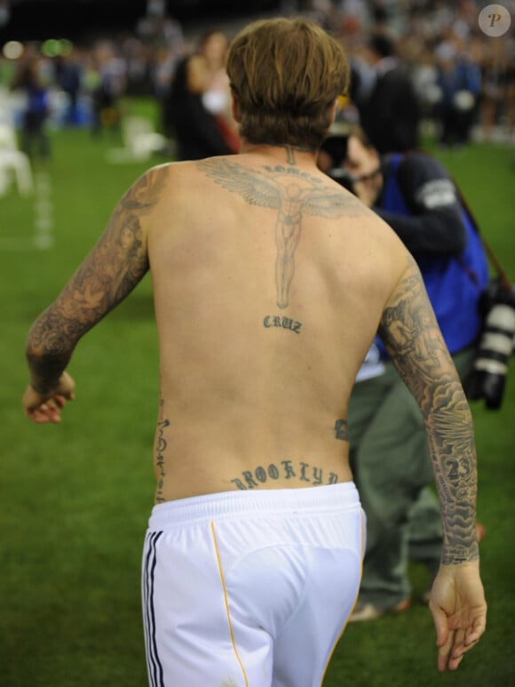 David Beckham fait admirer les tatouages aux noms de ses enfants le 6 décembre 2011 à Melbourne