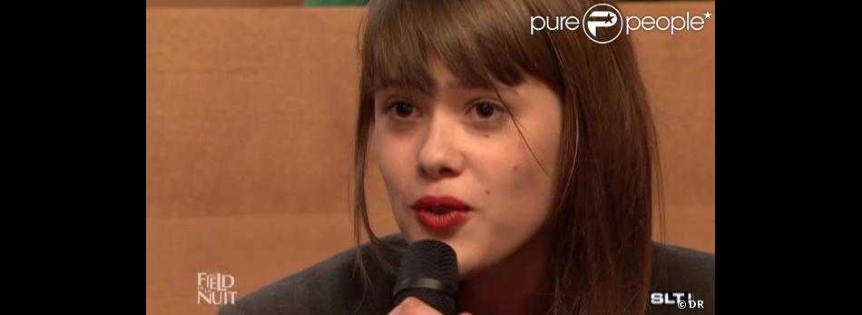 Mathilde Warnier La Jeune Etudiante Provoquee Par Nicolas Bedos Dans Au Field De La Nuit Purepeople