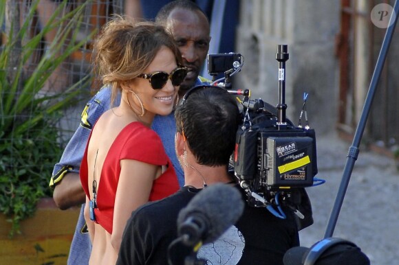 Jennifer Lopez tourne les prises de Q'Viva : The Chosen à Montevideo, le 8 décembre 2011.