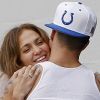 Jennifer Lopez dans les bras de son nouveau petit copain, Casper Smart.
