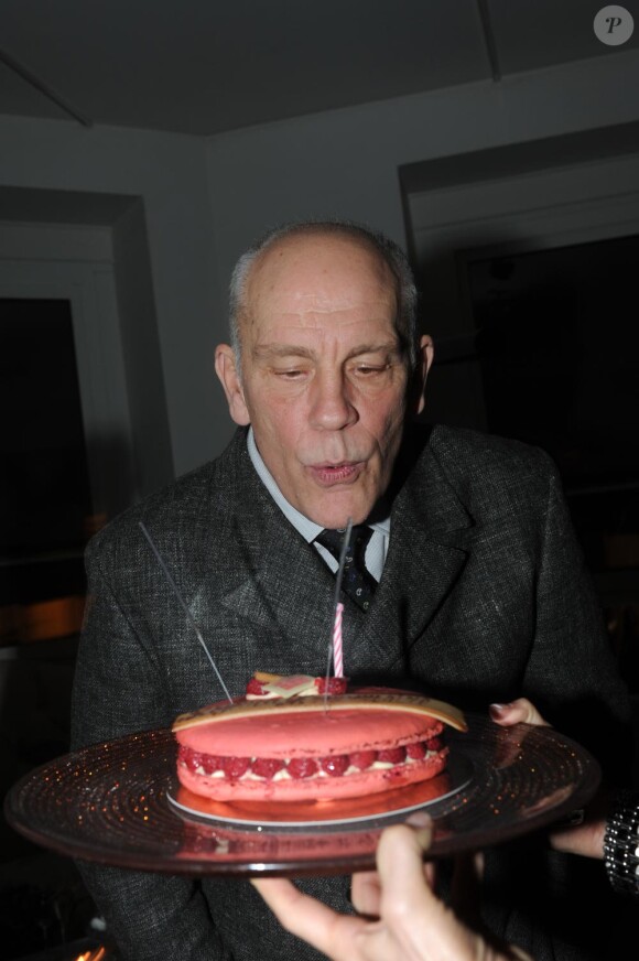 John Malkovich a présenté sa collection Technobohemian à Paris le 8 décembre 2011 et fêté son anniversaire !