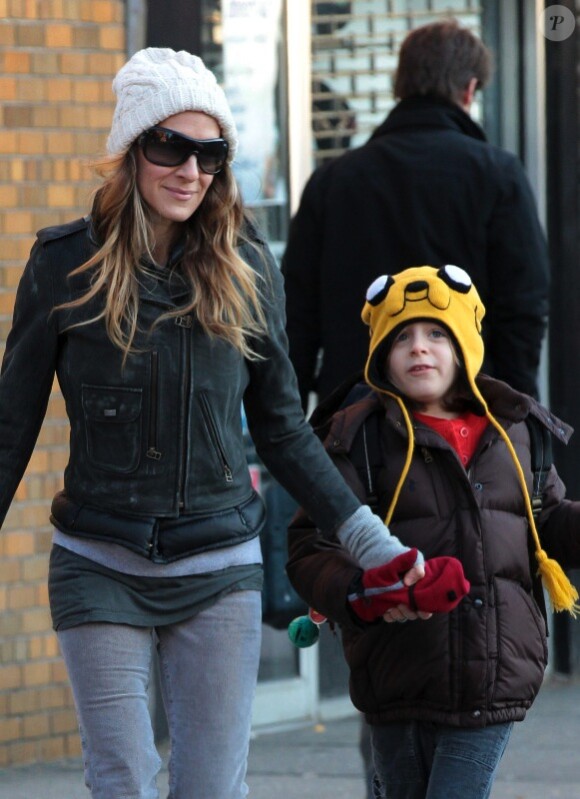 Sarah Jessica Parker conduit James, son fils de 9 ans, à l'école, à New York City, le vendredi 9 décembre 2011.