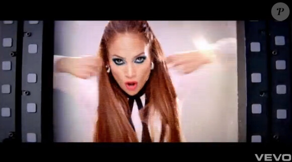 Jennifer Lopez dans le clip de T.H.E