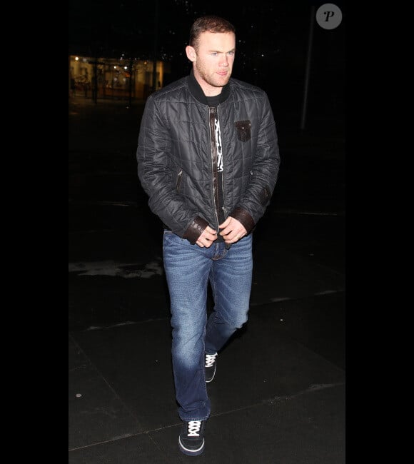 Wayne Rooney en pleine séance shopping le 15 décembre 2011 à Manchester