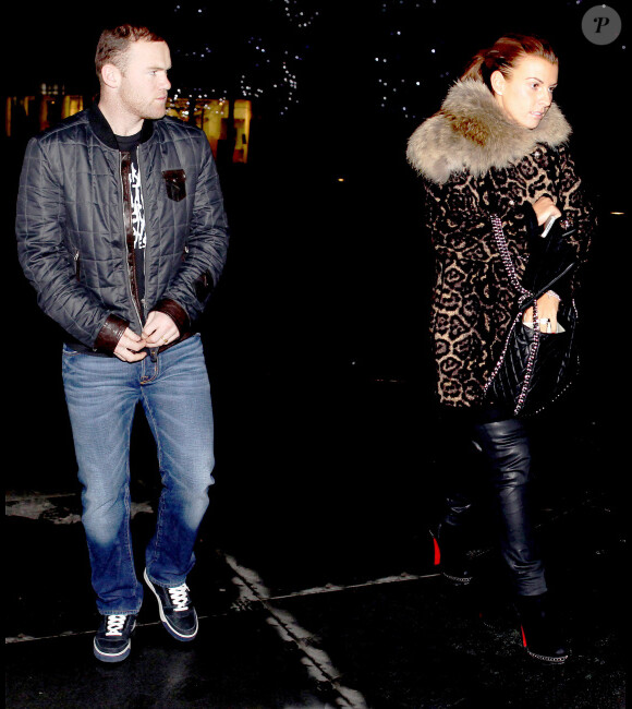 Wayne Rooney et sa femme Coleen très amoureux après une séance shopping le 15 décembre 2011 à Manchester