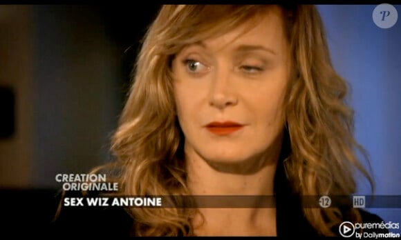 Julie Ferrier dans la bande-annonce de Sex wiz Antoine, diffusée le lundi 26 décembre 2011 à 20h50 sur Canal +