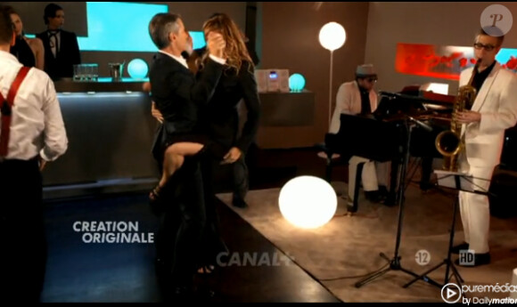 Antoine de Caunes et Julie Ferrier dans la bande-annonce de Sex wiz Antoine, diffusée le lundi 26 décembre 2011 à 20h50 sur Canal +