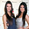 Kylie Jenner et Kendall Jenner lors de l'ouverture de la boutique Kardashian Khaos à Las Vegas le 15 décembre 2011