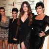 Kim Kardashian, Kourtney, Khloe et Kris Jenner à l'occasion de l'inauguration de la boutique kardashian Khaos à Las Vegas le 15 décembre 2011
