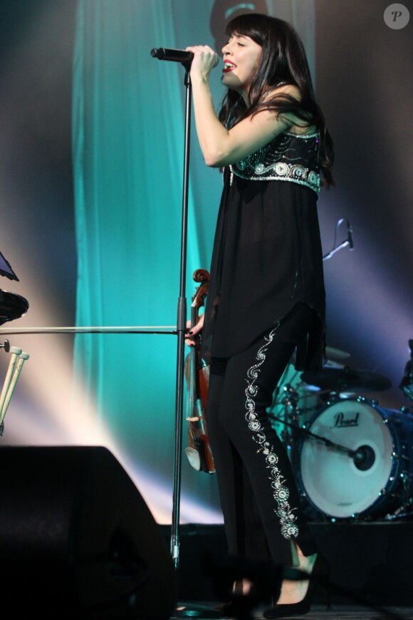 Nolwenn Leroy se produit sur la scène du Zénith de Paris, le samedi 17 décembre 2011.