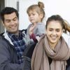 Jessica Alba, son époux Cash, Honor et sa petite Haven, à Los Angeles, le 17 décembre 2011.