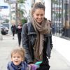 Jessica Alba et sa fille aînée Honor, à Los Angeles, le 17 décembre 2011.