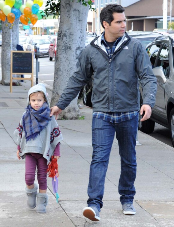 Cash Warren et sa fille aînée Honor, à Los Angeles, le 17 décembre 2011.