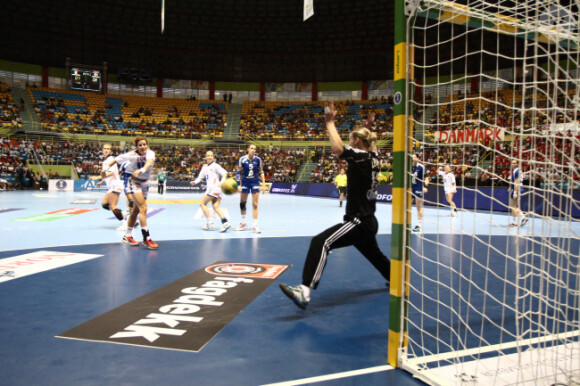 Amandine Leynaud le 18 décembre 2011 à Sao Paulo au Brésil lors de la finale des Championnats du monde de handball perdue face à la Norvège