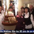 Mireille Mathieu Reunit Ses Treize Freres Et Soeurs Pour Les 90 Ans De Sa Maman Purepeople Meine liebe gebe ich dir und keiner andren, sagte er und ist gegangen und da war sie so allein und sie weinte, eine welt zerbrach fuer sie. mireille mathieu reunit ses treize