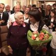 Mireille Mathieu Reunit Ses Treize Freres Et Soeurs Pour Les 90 Ans De Sa Maman Purepeople Meine liebe gebe ich dir und keiner andren, sagte er und ist gegangen und da war sie so allein und sie weinte, eine welt zerbrach fuer sie. mireille mathieu reunit ses treize