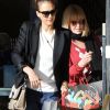 Jessica Alba en formes en plein shopping à Los Angeles. Le 23 décembre 2011