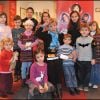 Annie Cordy, entourée des enfants, lit des contes pour enfants au Carré d'Encre, librairie parisienne, le jeudi 22 décembre 2011.