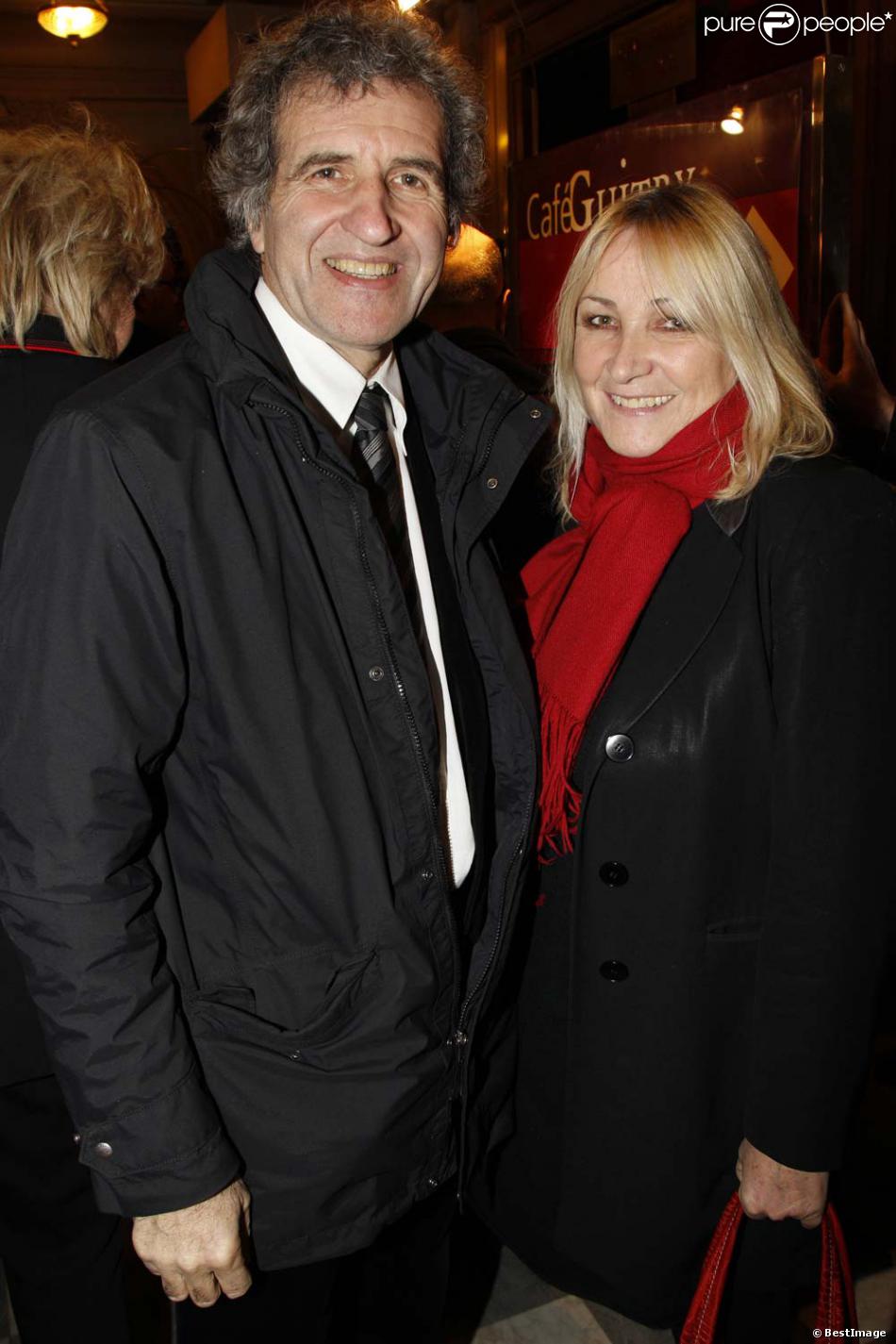 gerard leclerc demi frere de julien clerc et son epouse julie voix emblematique d europe 1 a paris le 12 decembre 2011 purepeople