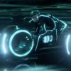 La course des motos luminescentes de Tron : L'héritage.