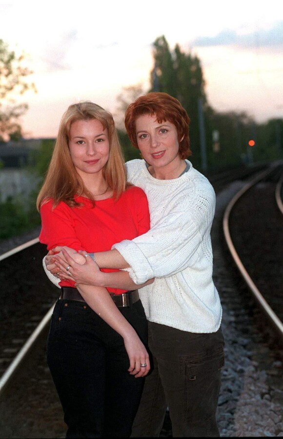 Jennifer Lauret en juillet 1998, en compagnie de Véronique Genest.