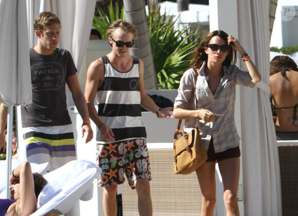 Tom Felton à Miami en vacances avec sa petite Jade Olivia le 28 décembre 2011