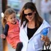 Jennifer Garner enceinte et sa fille Seraphina à Los Angeles, le 30 décembre 2011
