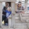 Gwen Stefani, son mari Gavin Rossdale et leur fils Zuma au parc à Beverly Hills le 31 décembre 2011