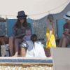Jessica Alba décontractée au bord de la piscine a profité d'une fin d'année ensoleillée à Cabo San Lucas le 31 décembre 2011