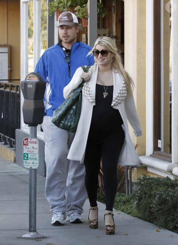 Jessica Simpson, enceinte, et Eric Johnson à Los Angeles, le 27 décembre 2011.