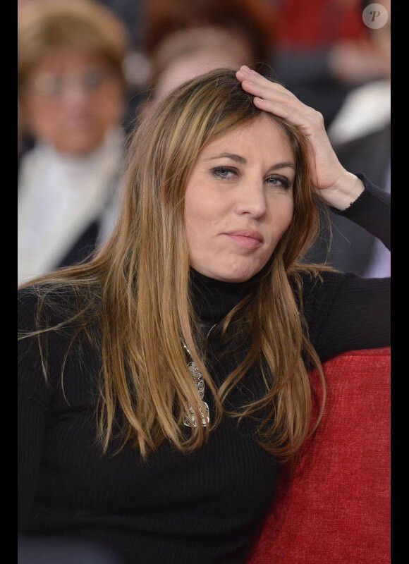 Mathilde Seigner lors de l'émission Vivement Dimanche enregistrée le 4 janvier 2012 au Studio Gabriel à Paris