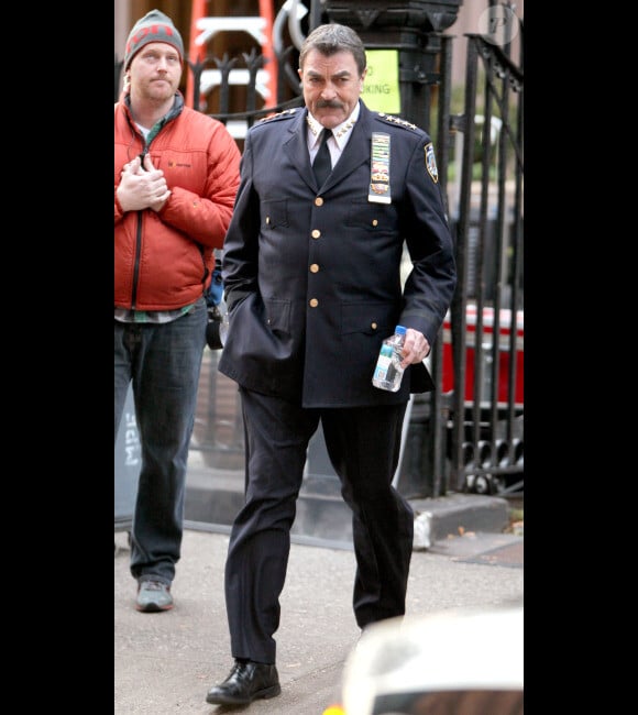 Tom Selleck sur le plateau de tournage de la série Blue Blood le 9 décembre 2011 à New York