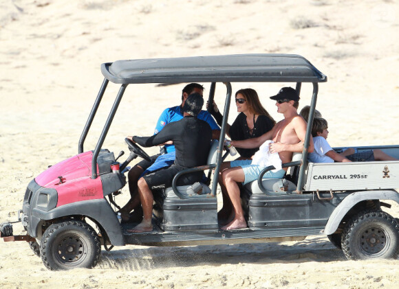 Cindy Crawford, entourée de sa jolie famille, s'est offert une fin d'année sur la plage ! Mexique, 31 décembre 2011.