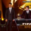 L'Argentin Lionel Messi reçoit le Ballon d'Or 2012 à Zurich le 9 janvier 2012 des mains de Ronaldo et Michel Platini