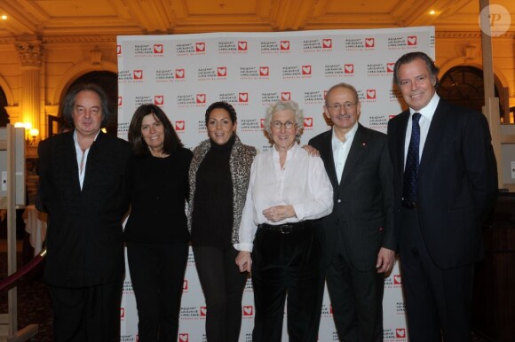 Photo de groupe lors du gala mécénat chirurgie cardiaque au grand Hôtel à Paris, le 9 janvier 2012