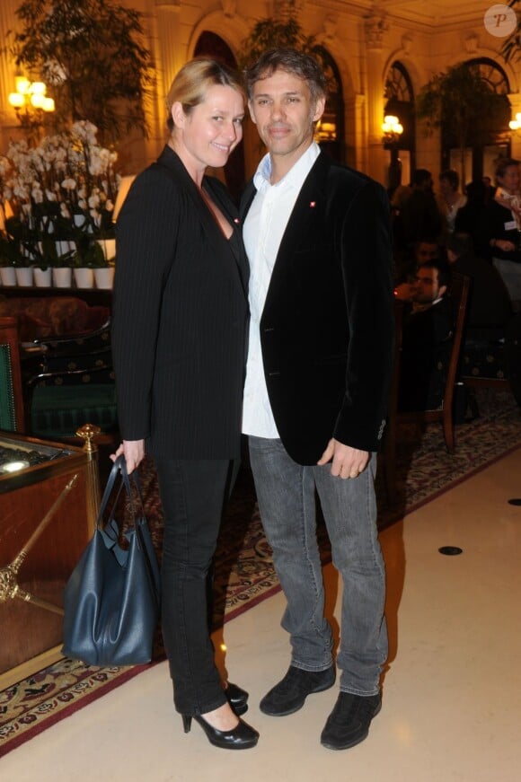 Paul Belmondo et sa femme lors du gala mécénat chirurgie cardiaque au grand Hôtel à Paris, le 9 janvier 2012