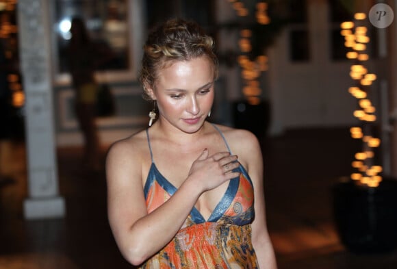 Hayden Panettiere au sortir d'un diner à Hawaï, le 10 janvier 2012.
