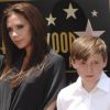 Brooklyn Joseph Beckham, 12 ans, au côté de sa mère et de Simon Fuller à Hollywood en mai 2011.