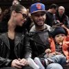 Alicia Keys, Swizz Beatz et leur fils Egypt assistent du premier rang à un match des New York Knicks. New York, le 25 décembre 2011.