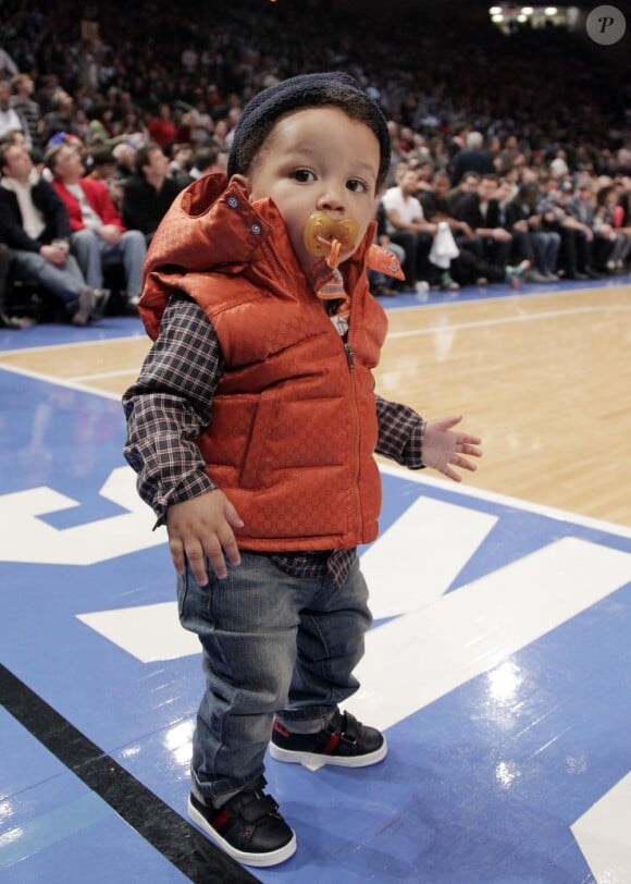 Le petit Egypt (1 an) foule le parquet du Madison Square Garden avec style.