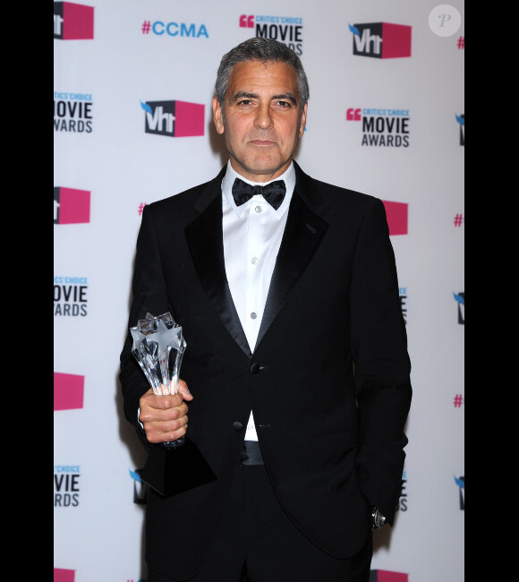 George Clooney primé pour The descendants, au Critics' Choice Awards, à Los Angeles le 12 janvier 2012.